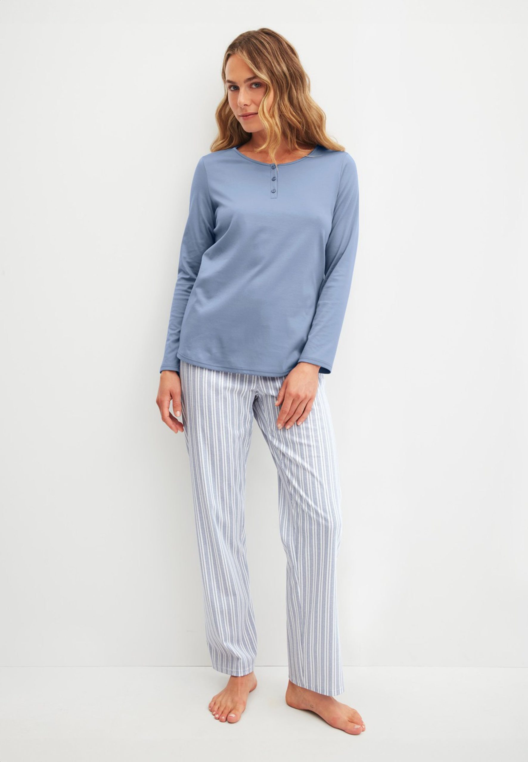 calida-pigiama-donna-716xnv-1.jpg CALIDA Pigiama Donna Lungo Serafino Cotone Interlock ART. 42326 42/44 / Azzurro - immagine 1