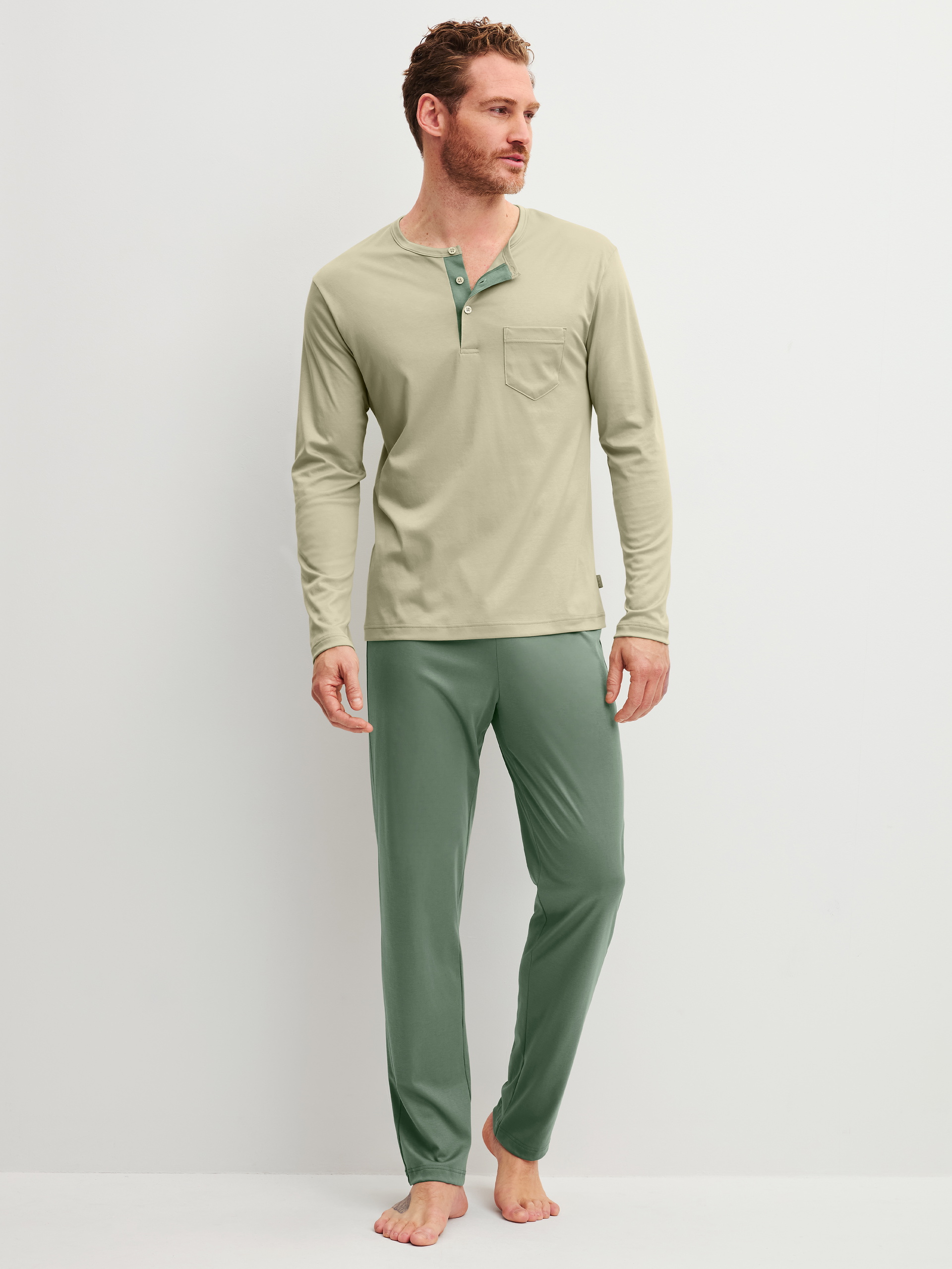 calida-pigiami-uomo-837eta-1.jpg Pigiami Lunghi da Uomo: Morbidi, Comodi ed Eleganti - immagine 1