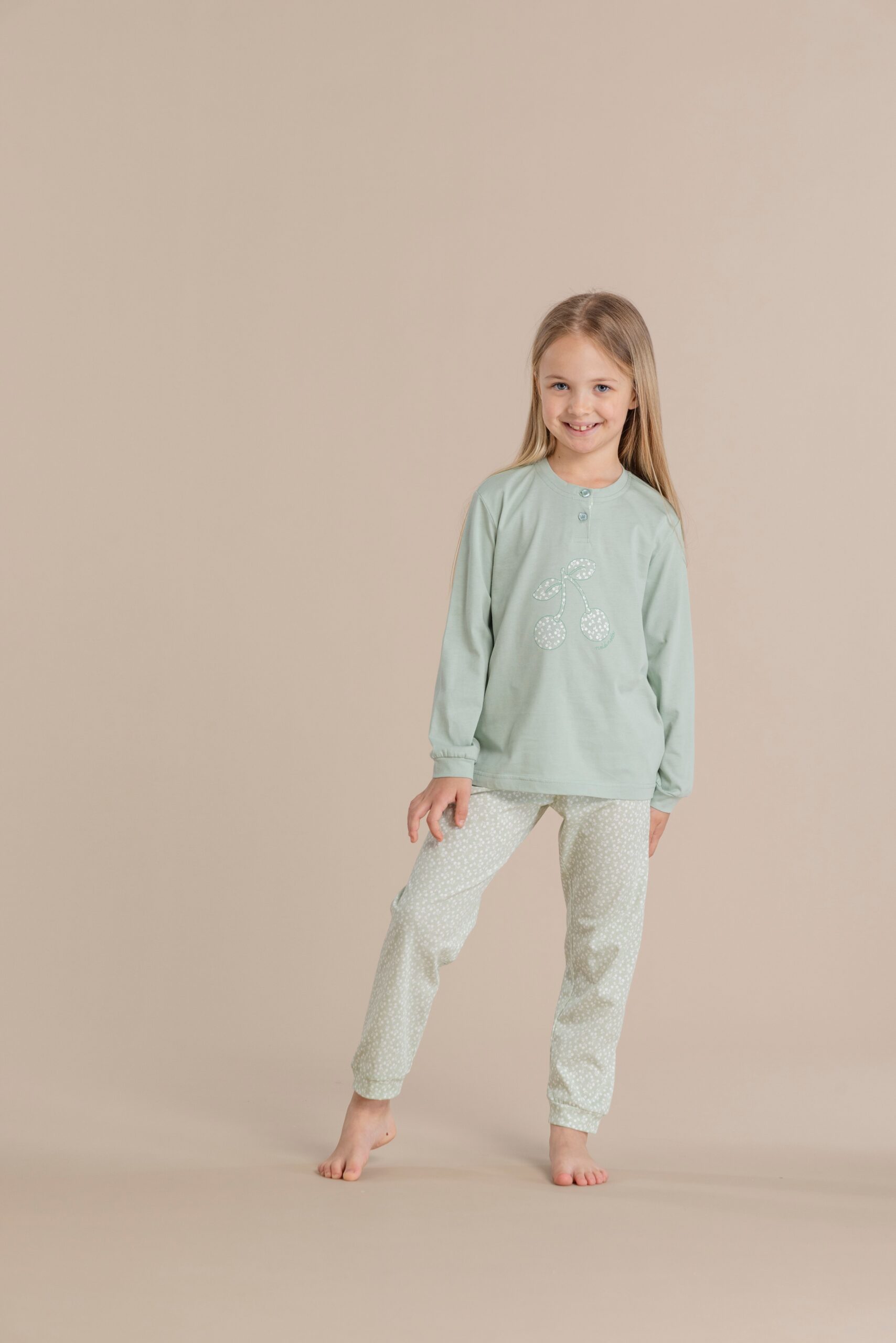 pigiama-bimba-049glg-1.jpg Pigiama bambina manica lunga 100% cotone – Noi di notte 2502 - immagine 1