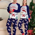 Pigiama natalizio per famiglie con pupazzo di neve blu navy e bordi rossi 2026 Milanoo.com