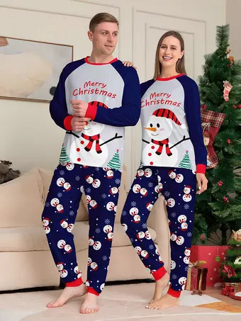 pigiama-di-natale-822qkk.webp Pigiama natalizio per famiglie con pupazzo di neve blu navy e bordi rossi 2026 Milanoo.com - immagine 1
