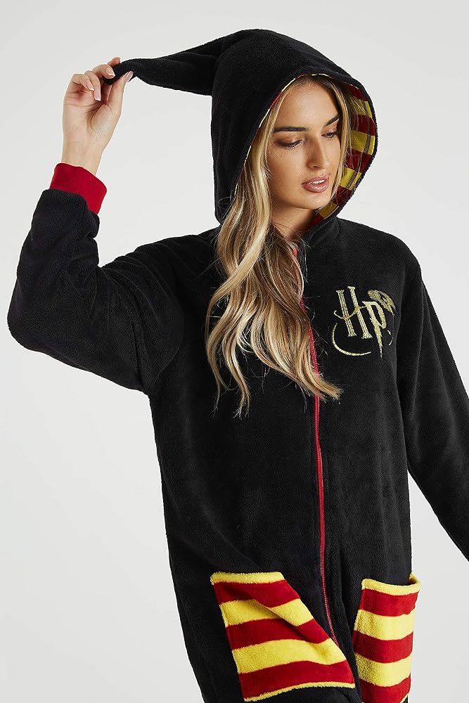pigiama-harry-potter-donna-835clk-1.jpg Harry Potter Pigiama Intero Donna, Pigiamone in Pile Unisex S XL, Merchandise Ufficiale, Regalo Originale (Nero, M) : Amazon.it: Moda - immagine 1