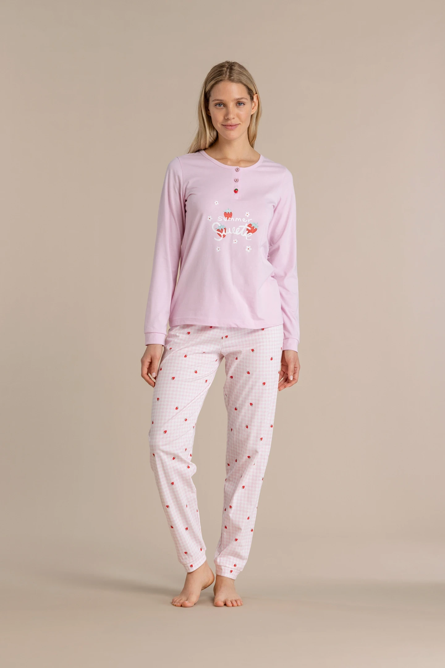 pigiama-lungo-donna-085kux.webp Pigiama donna in cotone con maglia a manica lunga e pantalone lungo con stampa Noi di notte 9008 - immagine 1