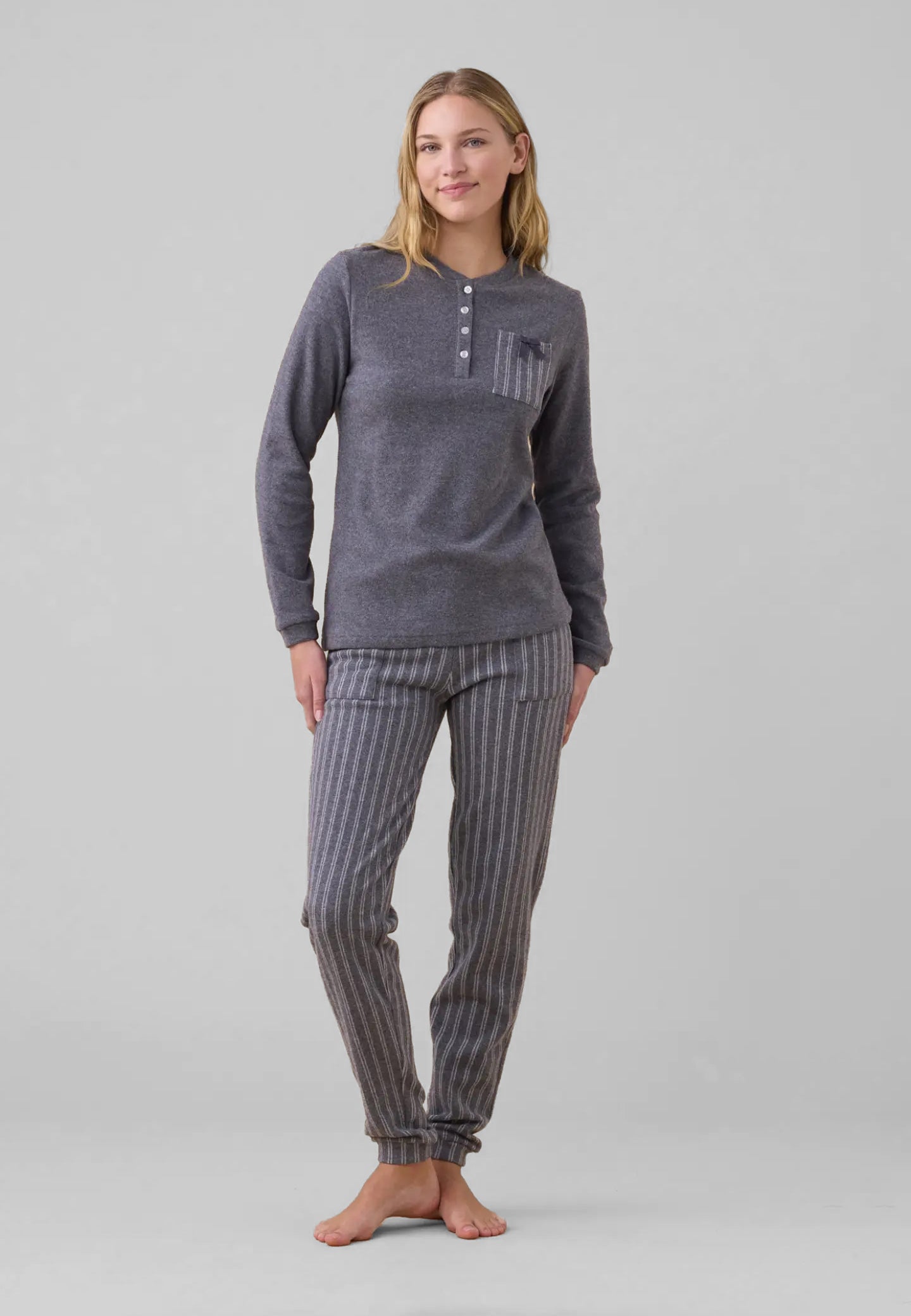 pigiama-lungo-donna-401bqu-1.jpg NOI DI NOTTE Pigiama Lungo Donna Cotone e Pile Invernale ART. FA009333 XS / Grigio - immagine 1