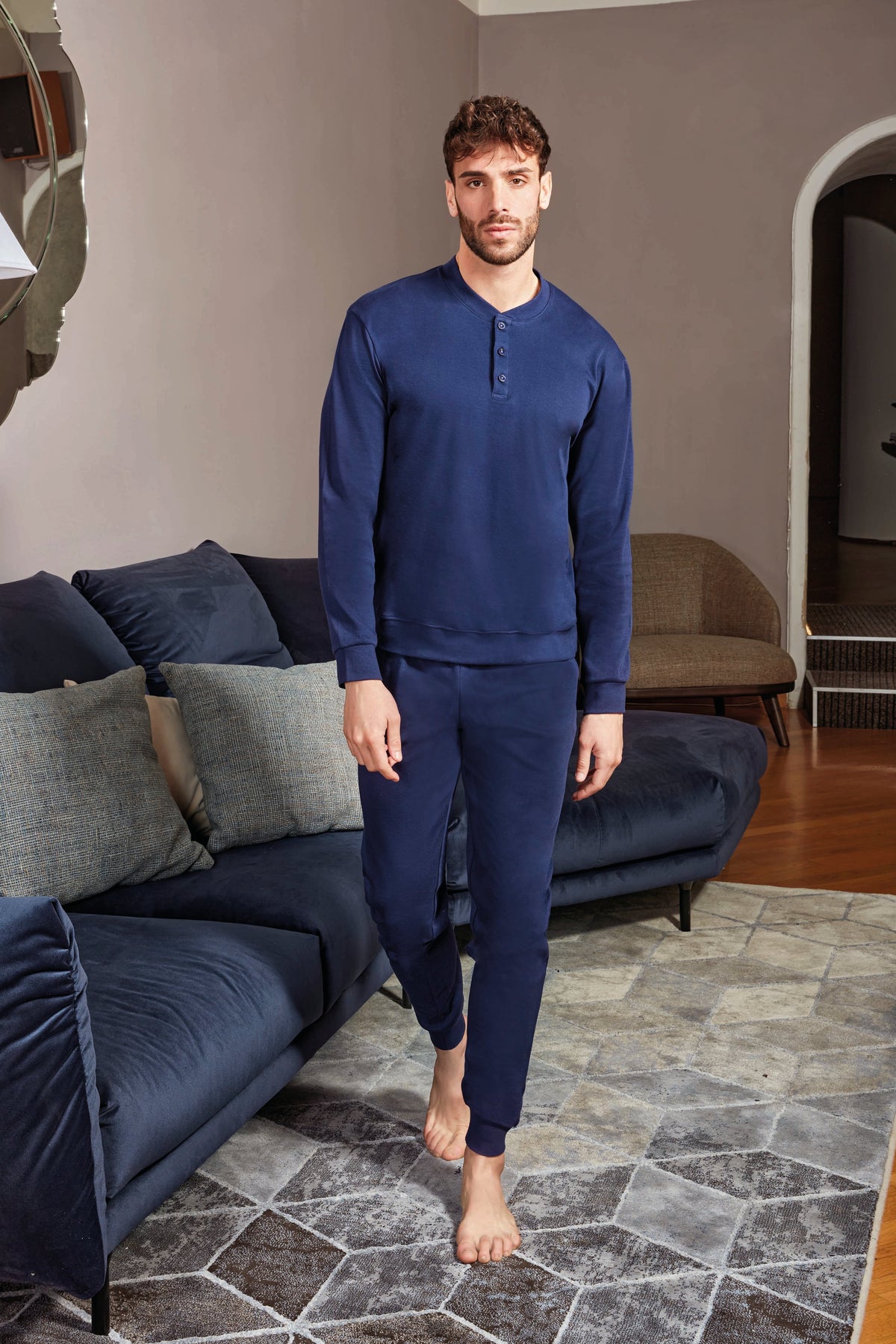pigiama-uomo-cotone-leggero-690zto-1.jpg Pigiama Uomo a maniche lunghe Accademia Militare in 100% Cotone leggero – Blu Navy - immagine 1