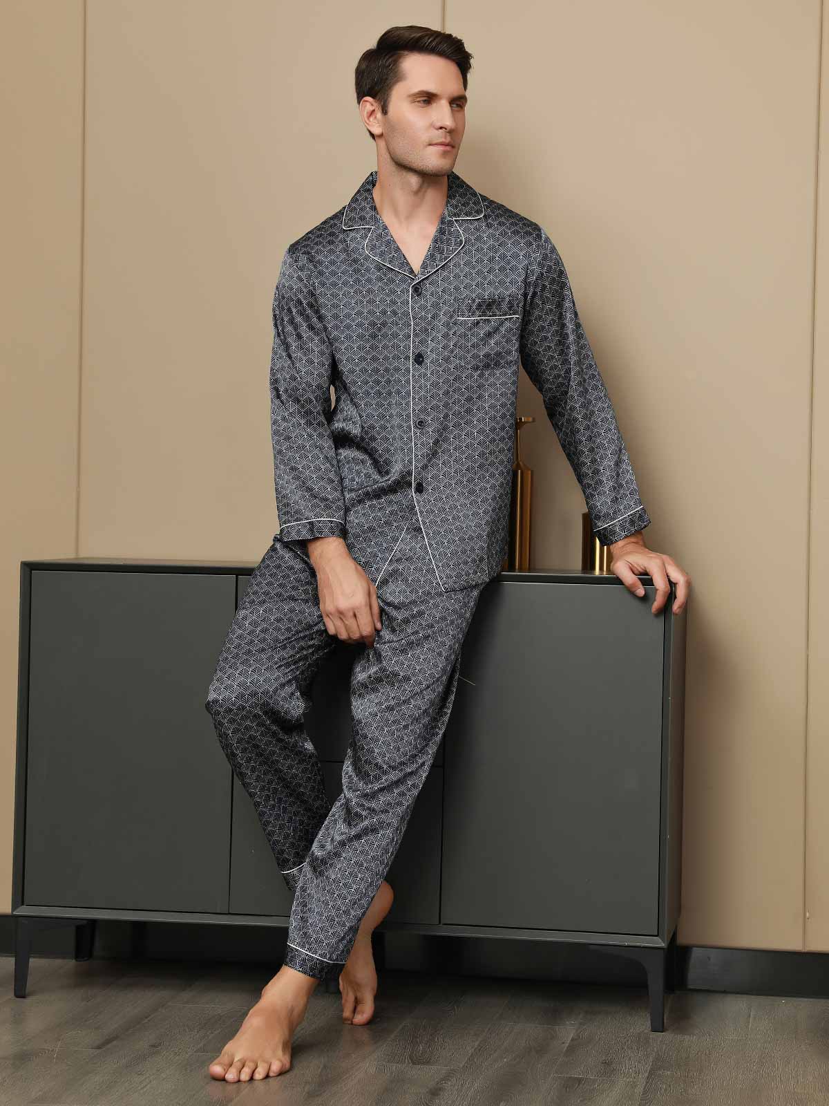pigiama-uomo-elegante-569erw-1.jpg Pigiama Uomo In Seta Pura Con Stampa Ginkgo Blu Navy Maniche Lunghe E Pantaloni - immagine 1