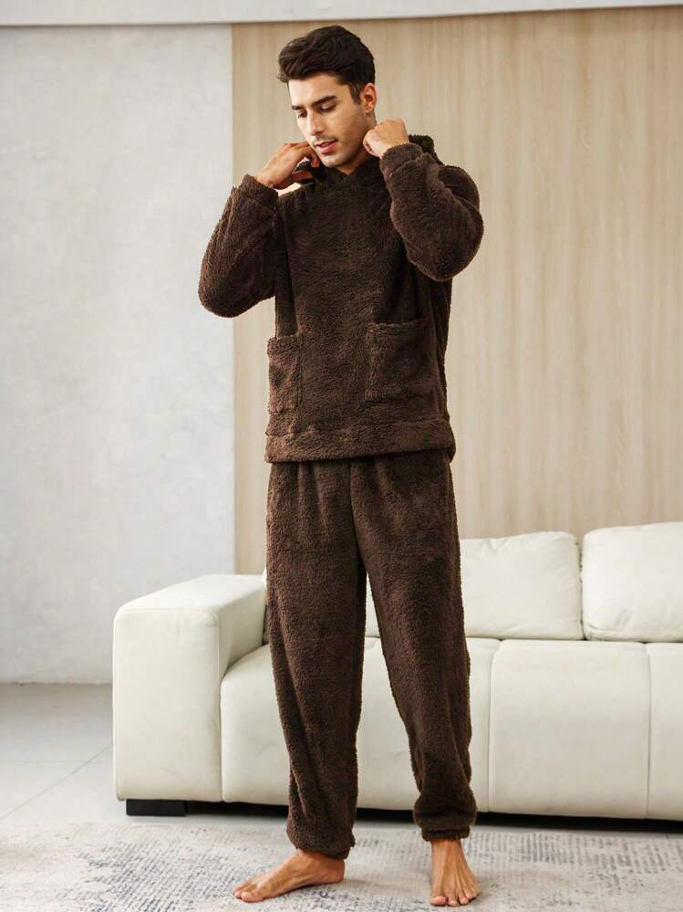 pigiama-uomo-felpato-133juj-1.jpg Set Pigiama Uomo Con Felpa Con Cappuccio E Pantaloni Lunghi Con Stampa Orso Di Peluche E Doppia Tasca | SHEIN ITALIA - immagine 1