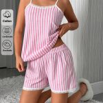 SHEIN Set pigiama con canotta a righe e pantaloncini con bordo in pizzo a contrasto Abbigliamento da notte estivo dolce | SHEIN ITALIA