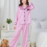 SHEIN Set di pigiama in raso a righe con decorazioni a fiocco per ragazze adolescenti, abbigliamento estivo per vacanze e relax | SHEIN ITALIA