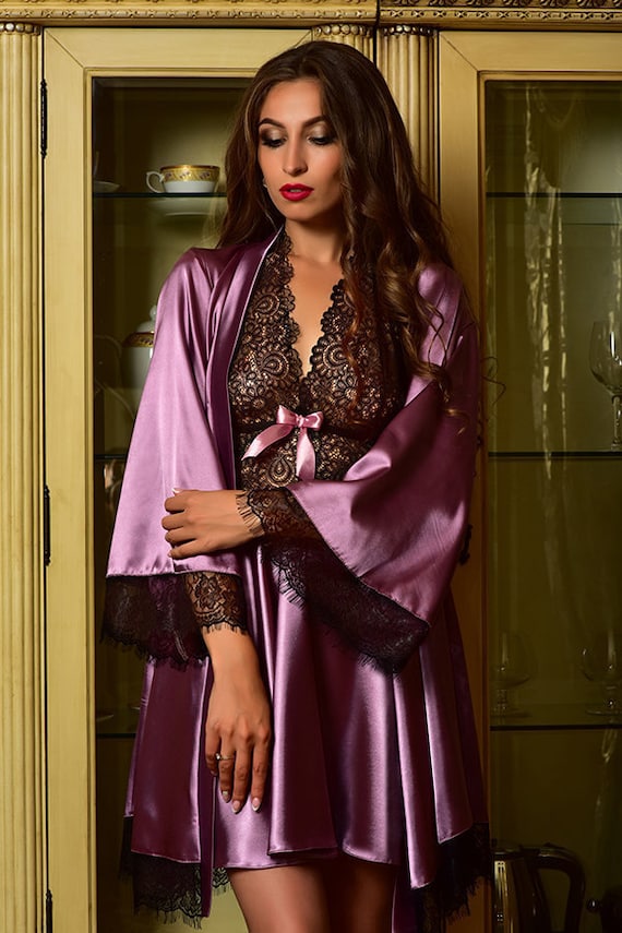 vestaglia-da-notte-567nft-1.jpg Completo vestaglia rosa scuro, camicia da notte da sposa, kimono, camicia da notte e vestaglia da sposa, vestaglia in raso, kimono da sposa, lingerie per la prima notte di nozze Etsy - immagine 1
